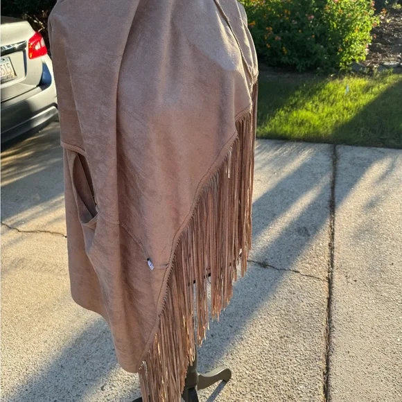 Suede Vest with tassels  (Reduced) - Picture 8 of 8